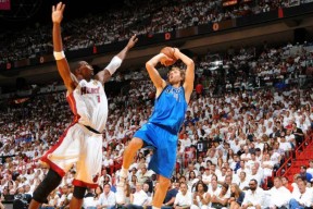 华体会app-诺维斯基荣获最有进攻性球员称号